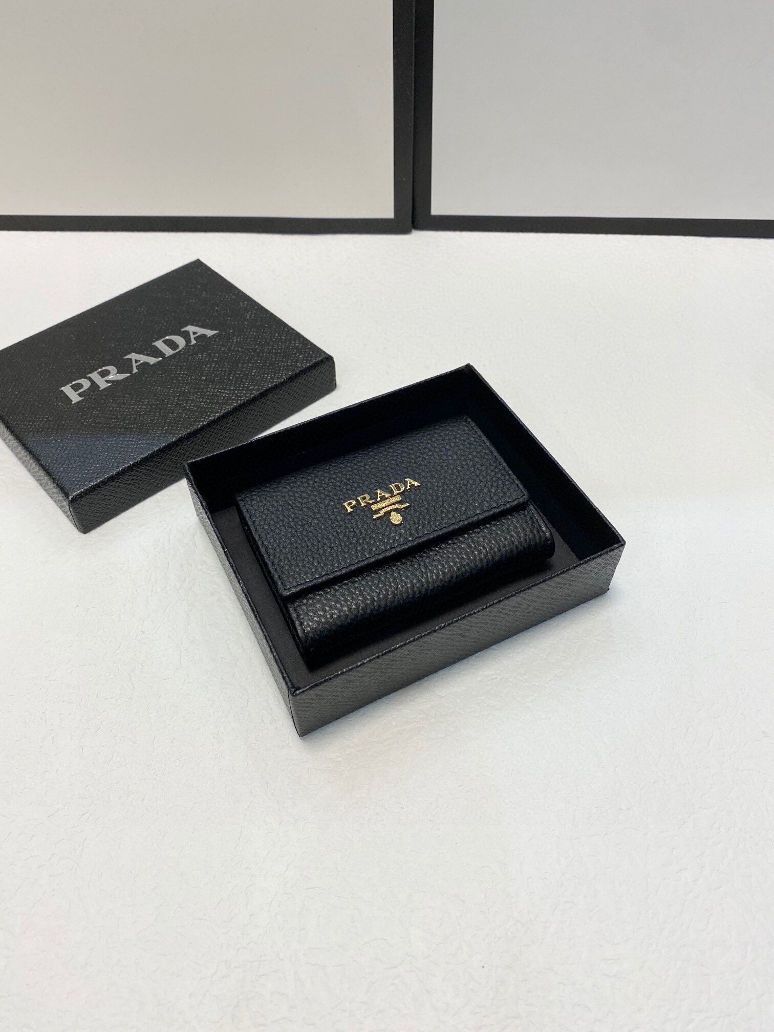 Prada 10x7